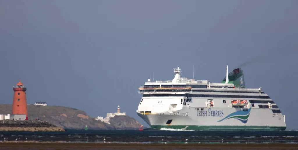 Irish-Ferries-Boat-coming-into-Dublin-Port_Web-Size_cTourism_Ireland.jpg