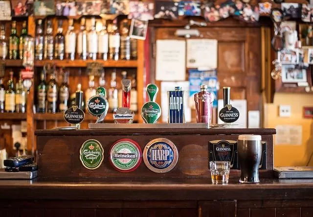 Wanderurlaub für Entdecker Ireland_Pub(c)www.pixabay.com_Christian Birkholz