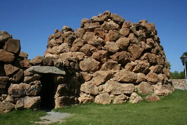 Wanderurlaub für Entdecker Sardinien Nuraghe_www.pixabay.com_Sven Schmidt